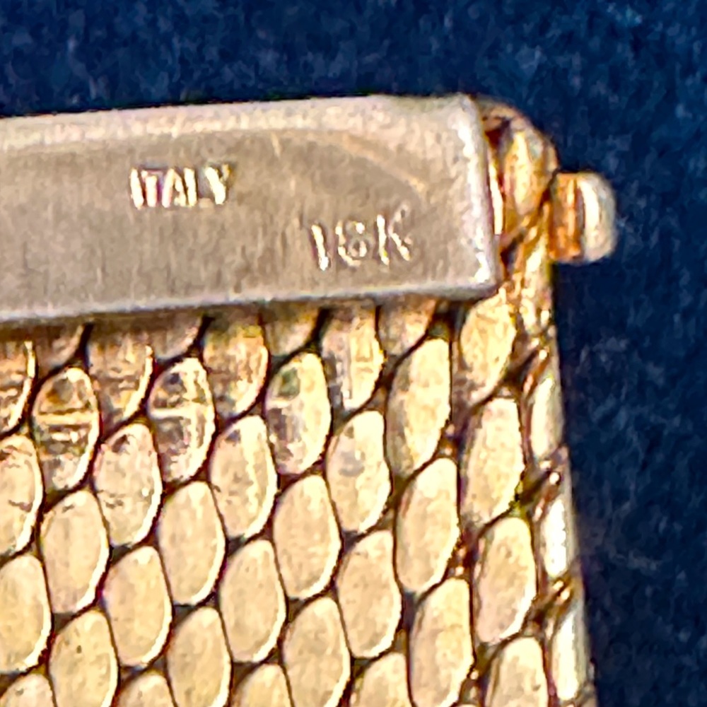 COPY - COPY - Stunning 18K gold cuff bracelet